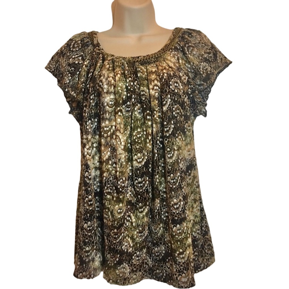 Women’s Unique Top with Chain Link Neckline Detail
